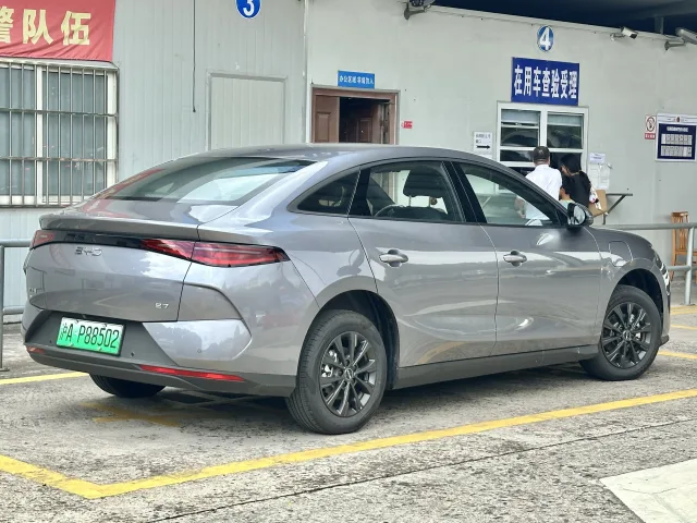 BYD e7 седан — 2