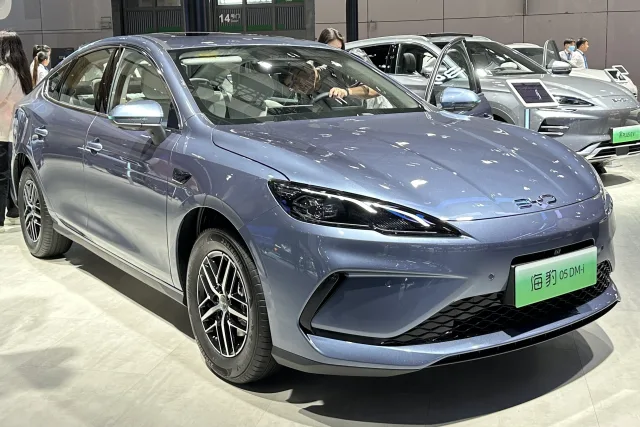 BYD Seal 05 DM-i седан