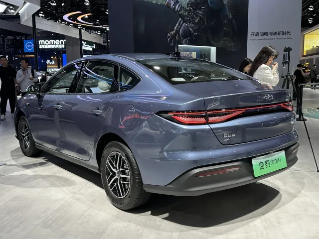 BYD Seal 05 DM-i седан — 2