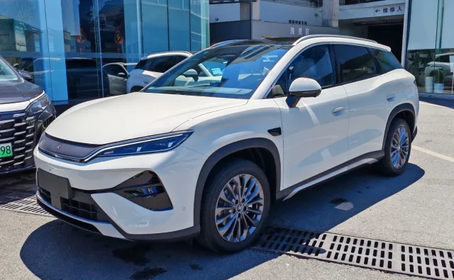BYD Song Ultra crossover