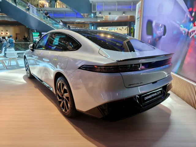 Dongfeng eπ 007 liftback — 5