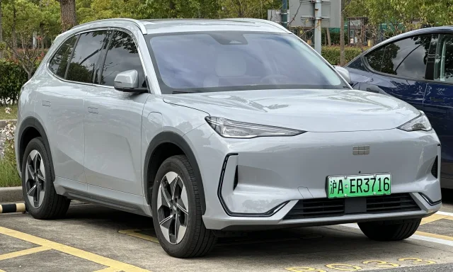 Geely EX5 кросовер — 3
