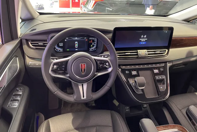 Hongqi HQ9 2.0T AT — 6