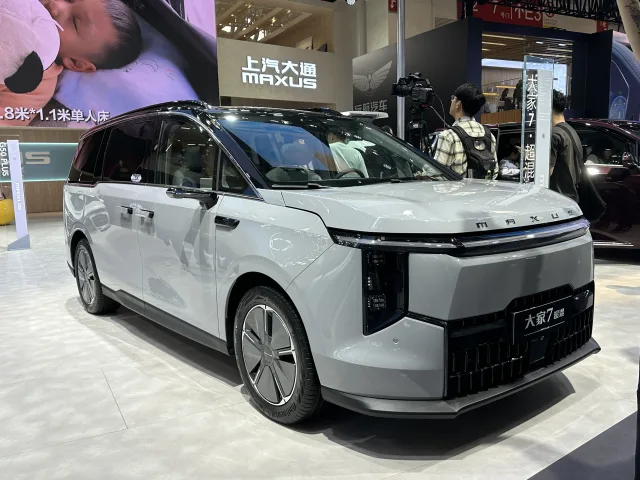 Maxus G70 minivan — 5