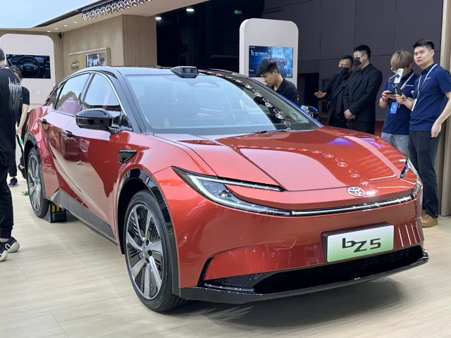 Toyota bZ5 кросовер — 2