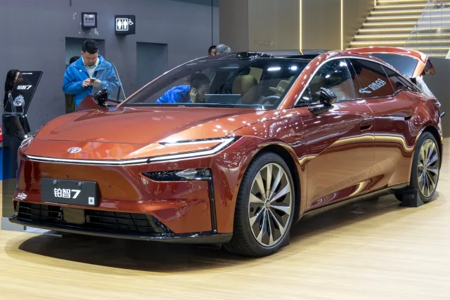 Toyota bZ7 седан — 2