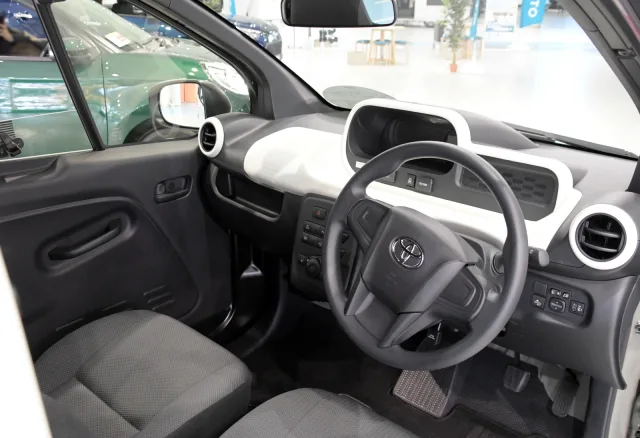 Toyota C+pod хетчбек — 4
