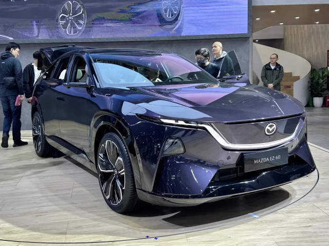 Mazda CX-6e кросовер — 2