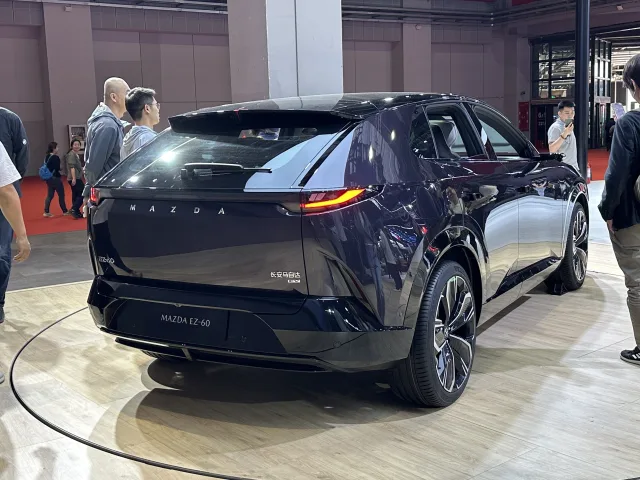Mazda CX-6e кросовер — 3