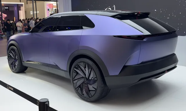 Mazda CX-6e кросовер — 5