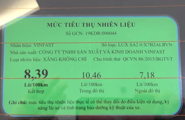VinFast LUX SA2.0 2.0T AT — 3