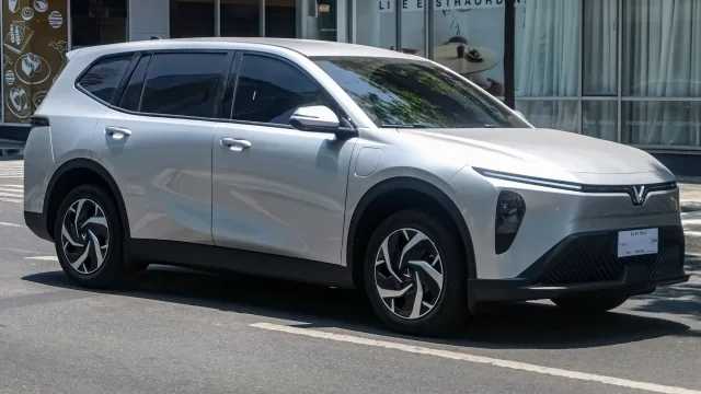 VinFast VF MPV 7 EV — 2