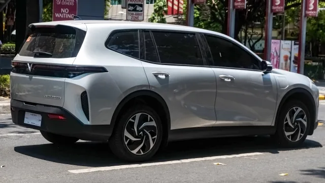 VinFast VF MPV 7 EV — 3