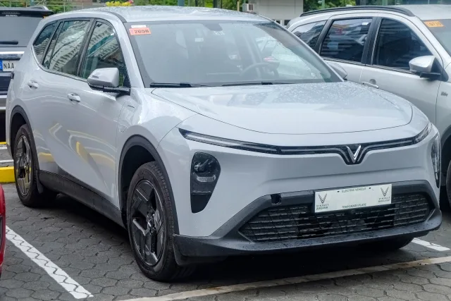 VinFast VF MPV 7 EV — 4