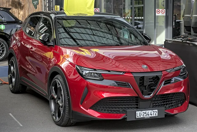 Alfa Romeo Junior кросовер — 5