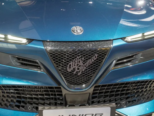 Alfa Romeo Junior кросовер — 6