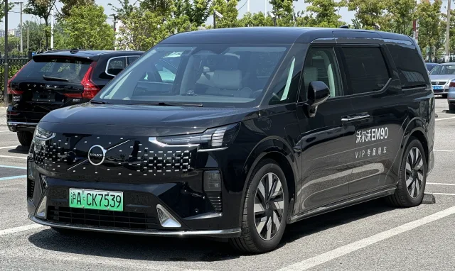 Volvo EM90 мінівен