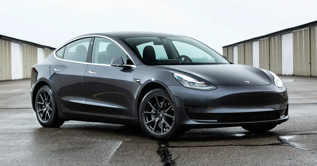 Tesla Model 3.jpg