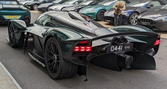 Aston Martin Valkyrie купе
