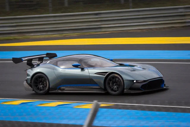 Aston Martin Vulcan купе — 3