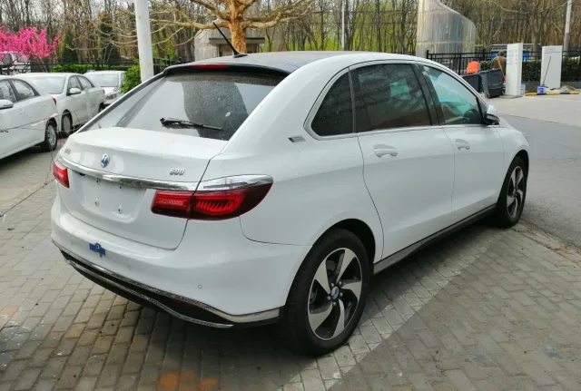 Denza 500 EV AWD — 2