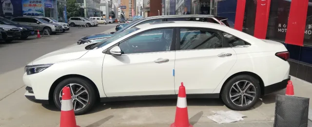 Venucia D60 sedan — 4