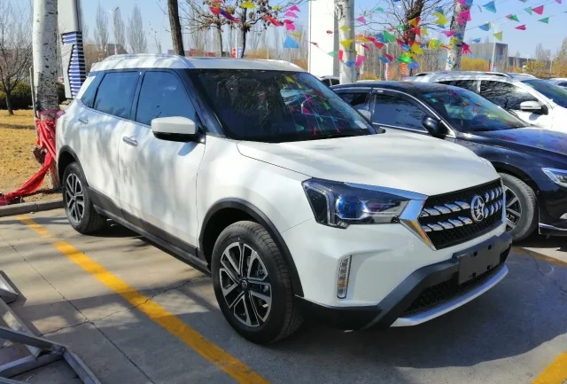 Venucia T60 crossover — 2