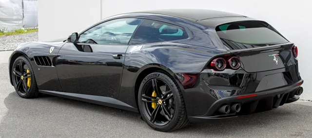 Ferrari GTC4Lusso універсал — 2