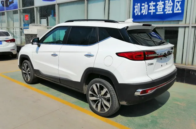 JAC Refine S4 кросовер — 2
