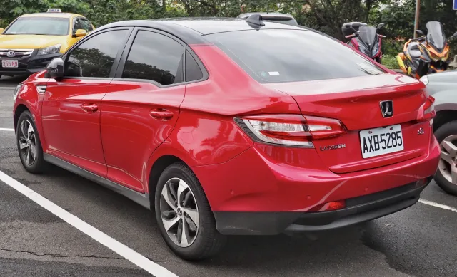 Luxgen S3 sedan — 2