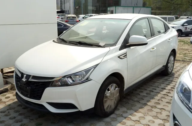 Luxgen S3 sedan — 3