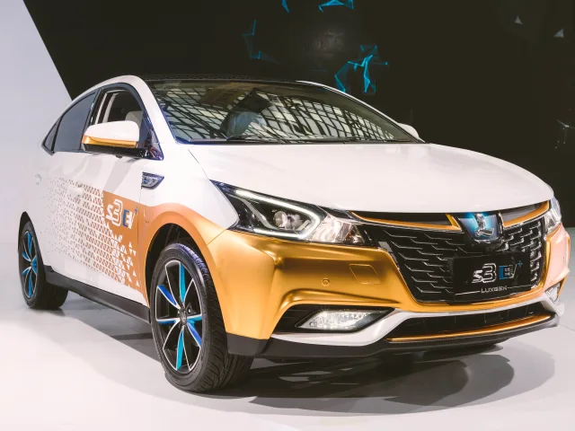 Luxgen S3 sedan — 4