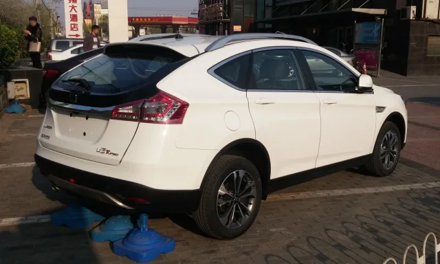 Luxgen U6 crossover — 2
