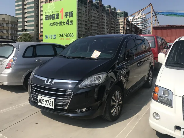 Luxgen M7 minivan — 2