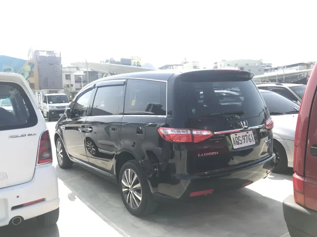 Luxgen M7 minivan — 3
