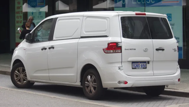 Maxus G10 minivan — 2