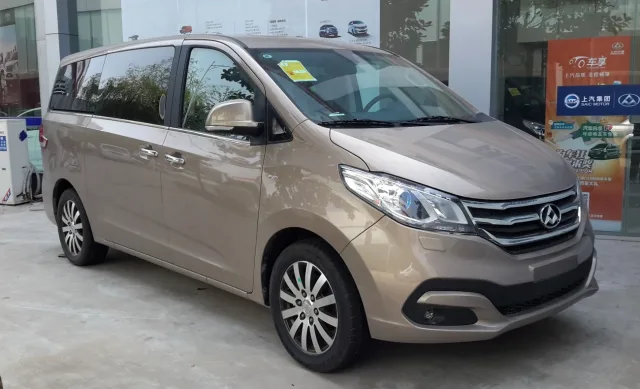 Maxus G10 minivan — 5