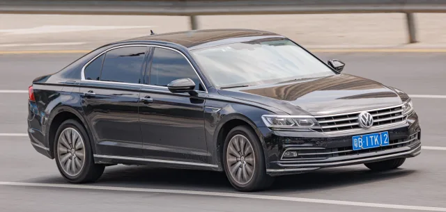 Volkswagen Phideon седан — 3