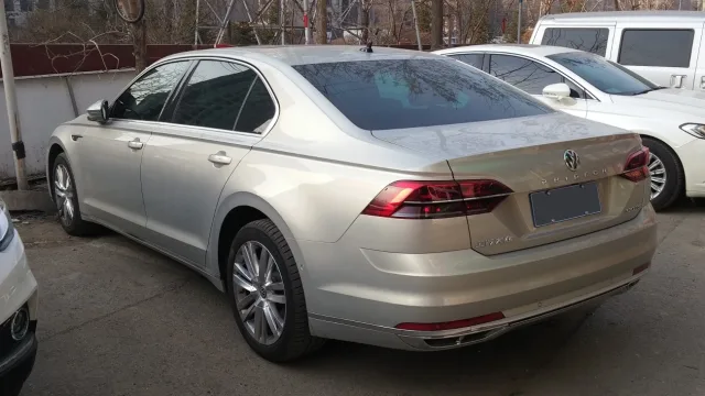 Volkswagen Phideon седан — 5