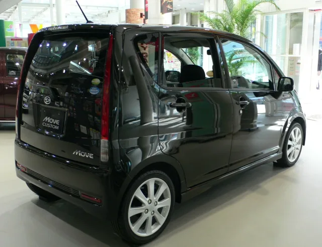 Daihatsu Move (2006) хэтчбек — 2