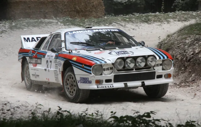 Lancia Rally 037 — 5