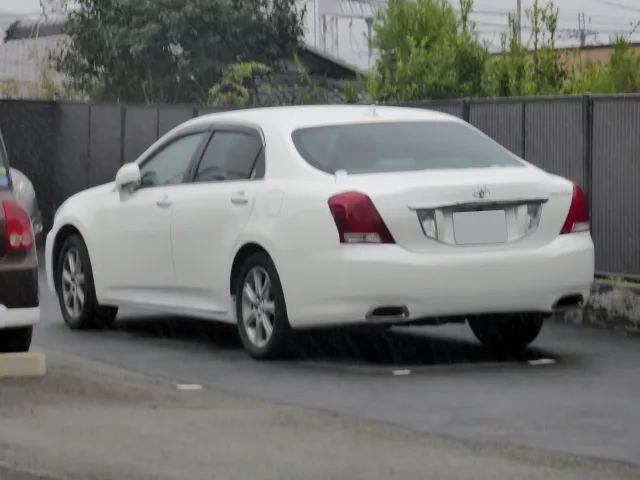 Toyota Crown Majesta (2009) седан — 3