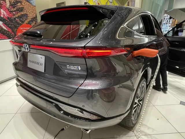 Toyota Harrier позашляховик — 4