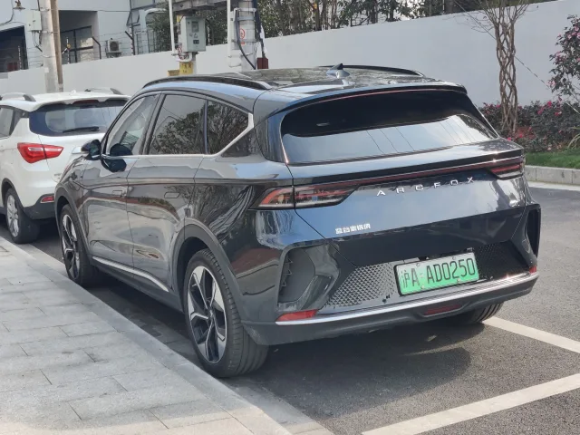 Arcfox Alpha-T6 SUV — 2