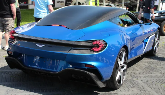 Aston Martin DBS Superleggera кабриолет — 7