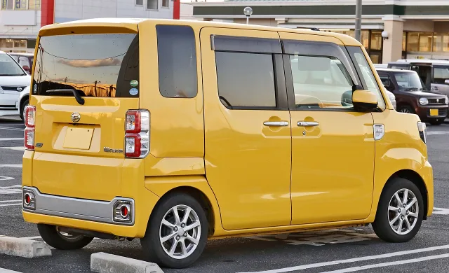 Daihatsu Wake минивэн — 4