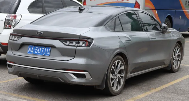 Ford Mondeo (2022) седан — 2