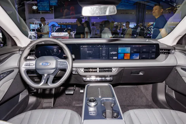 Ford Mondeo (2022) седан — 7