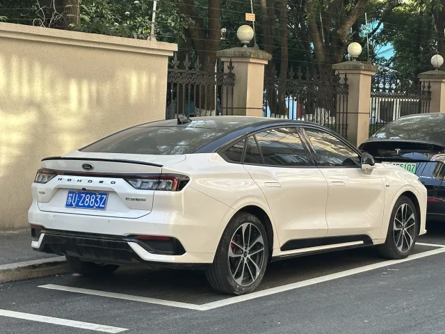Ford Mondeo (2022) седан — 4