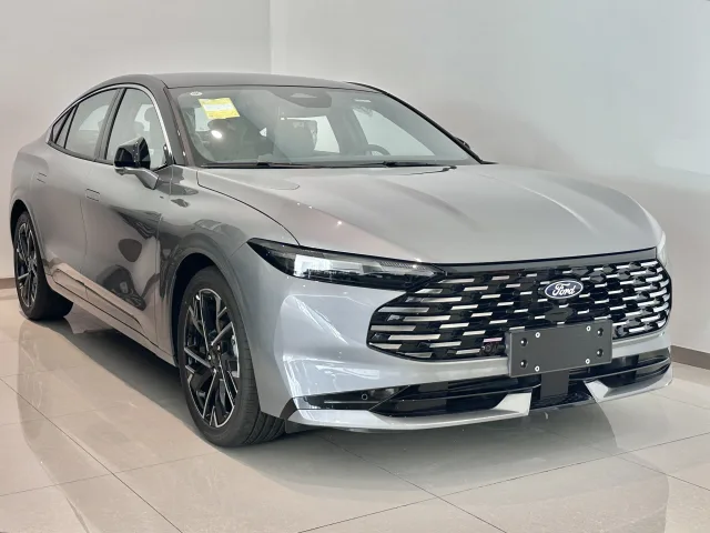 Ford Mondeo (2022) седан — 5
